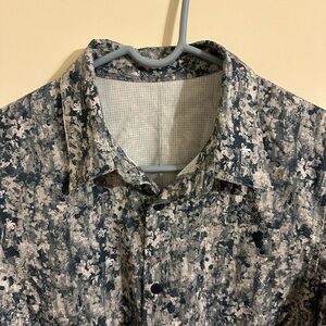 Men’s Lululemon button down shirt barely worn medium m